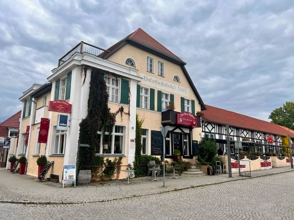 Bahnhofshotel Die neue Bühne in Bad Saarow - Restaurant,Cafe,Bar